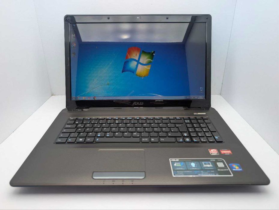 Asus X72D AMD Phenom ll N830 Ram8Gb HDD:330Gb AMD Radeon 5470 1Gb 17.3
