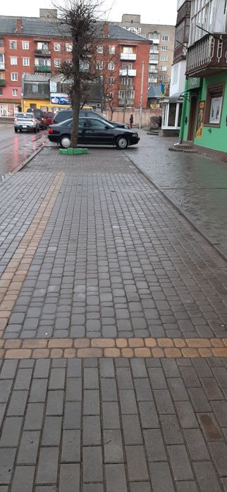 Комерційне приміщення по вул Шкрумеляка /район вул.Бандери