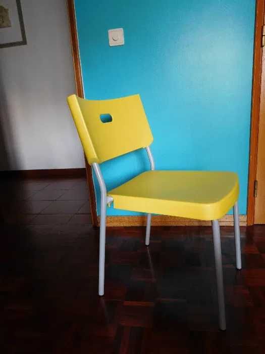 Cadeira Amarela IKEA  impcáver!
