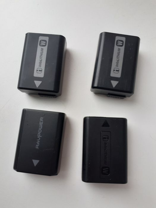 Фотоапарат SONY a7 + 4 акумулятори та карта пам'яті