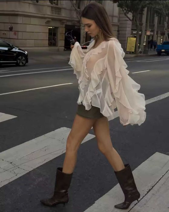 Багатошарова легка шифонова блуза з воланами, рюшами