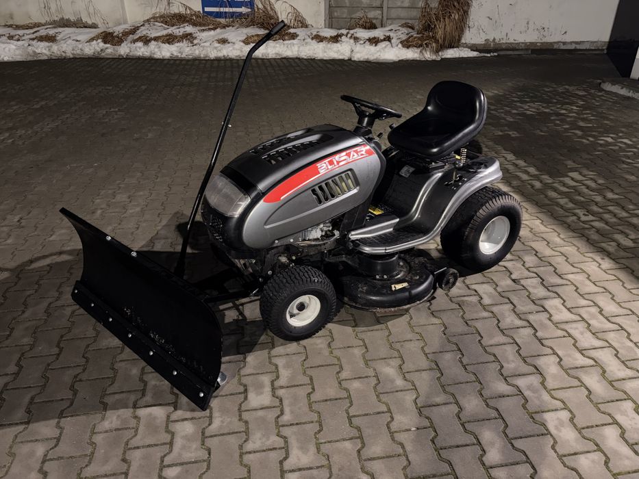 Traktorek z pługiem Mtd Blisar