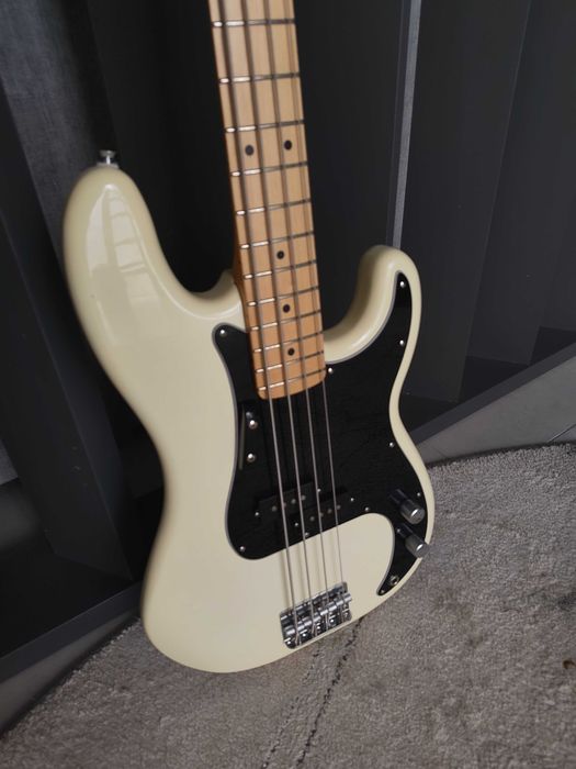 Fender standard Precision bass