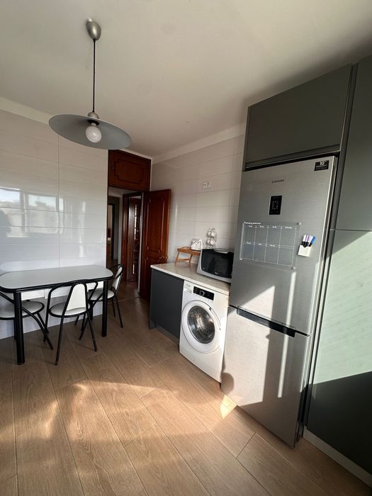 Quarto em Benfica mobilado em apartamento com sala a 465€ sem despesas a partilhar com apenas 1 estudante!