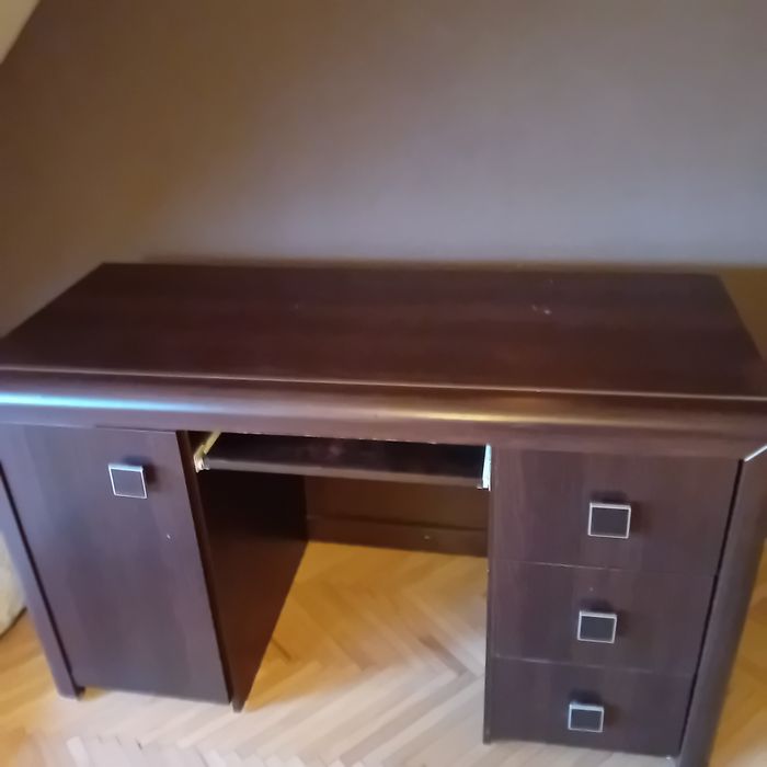 Meble w komplecie. Solidne.