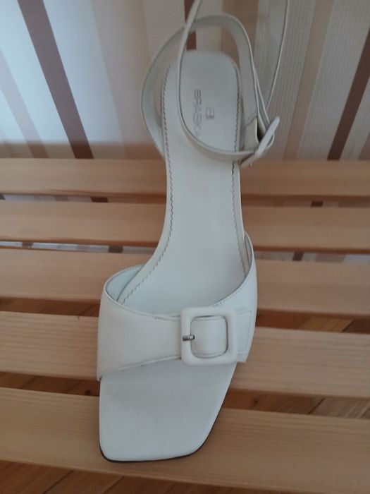 Жіночі босоніжки