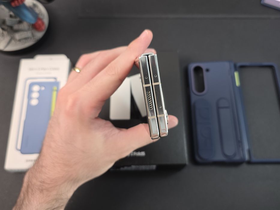 Galaxy Z Fold5 512 GB/12 GB Creme + Caixa e acessórios
