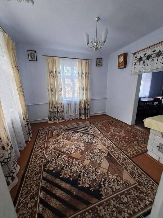 Продам будинок поруч з м. Шептицький у с. Завищень.