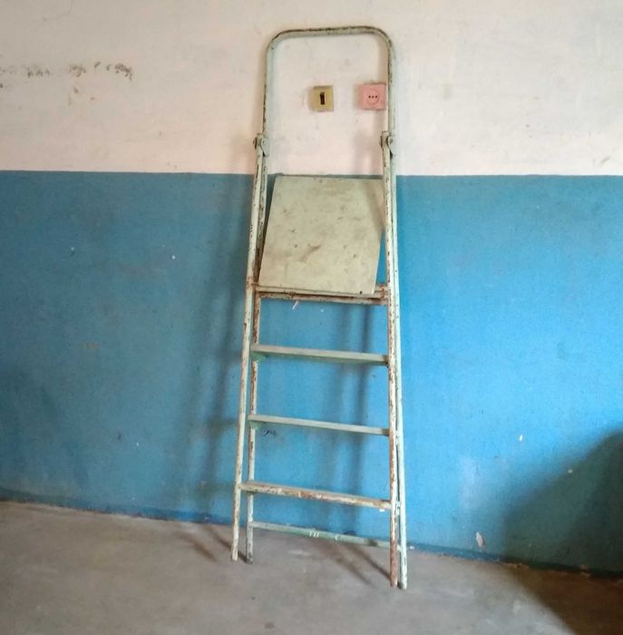 Стремянка драбина лестница ступеньки металлическая с площадкой СССР