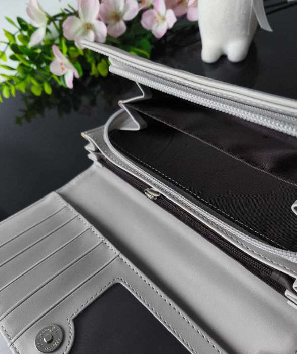 Jasny nowy długi prosty portfel damski elegancki pojemny