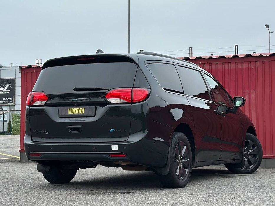 Chrysler Pacifica 2019 року, 3.6 гібрид, автомат, передній привід,233т