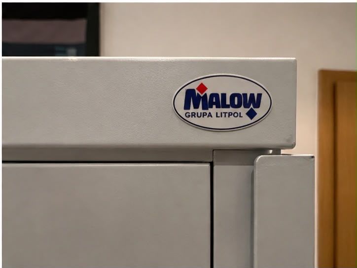 metalowa szafa aktowa malow