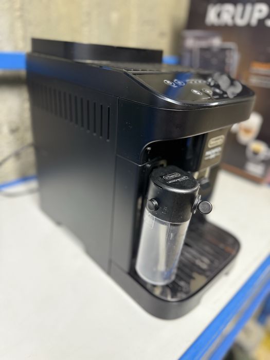 Кавомашина Delonghi Magnifica Evo ECAM