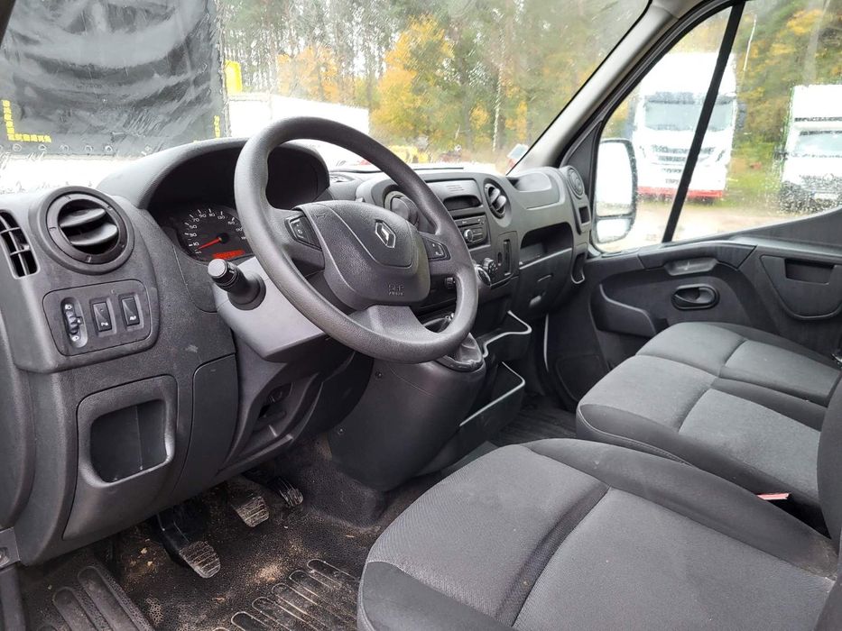 Свіжопригнаний Рено мастер 2018 року