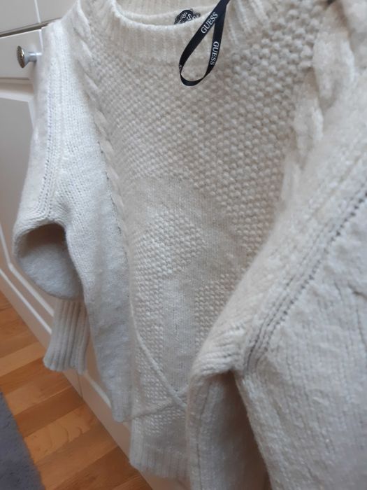 Sweterek Guessa bufiaste rękawy S