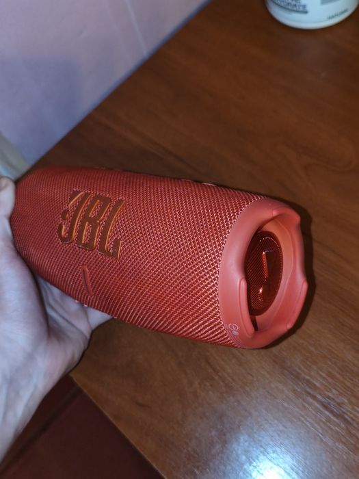 Продаю Jbl charge 5