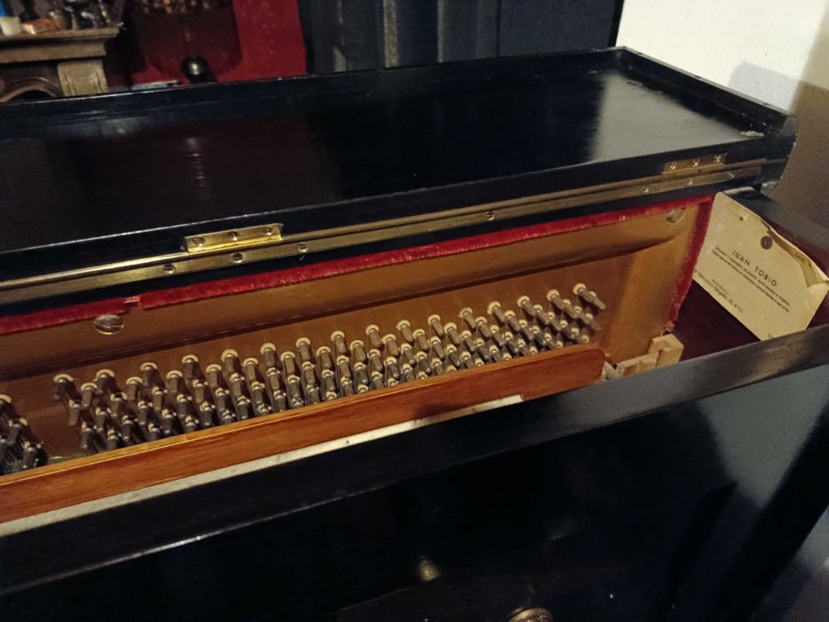 Piano Alemão Berlin Séc XIX excelente estado