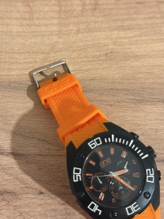 Relógio One Pantone