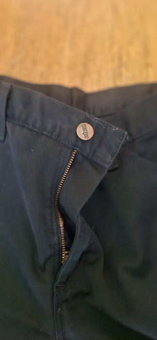 Spodnie wrangler model z szeroką nogawka rozm 33 - 34