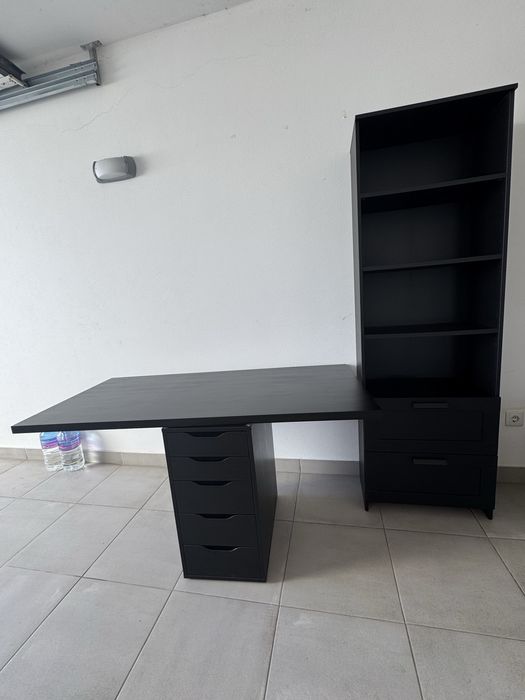 Conjunto de móveis de escritório