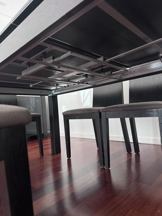 Mesa de Jantar extensível com apararador e estante