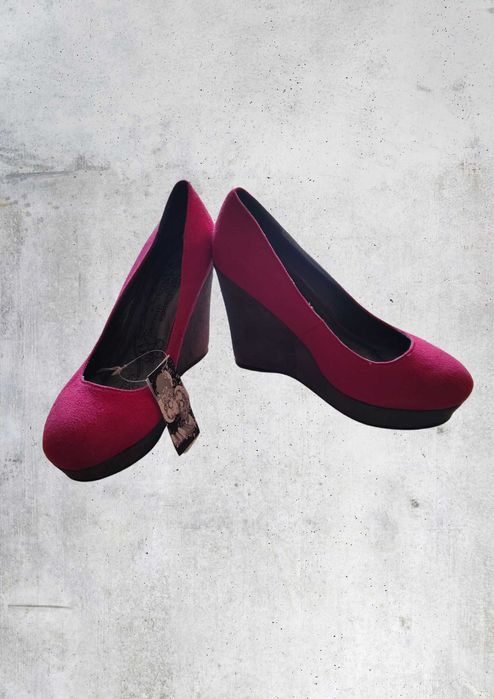 Nowe, damskie buty na koturnie, roz. 38. Claudia Ghizzani