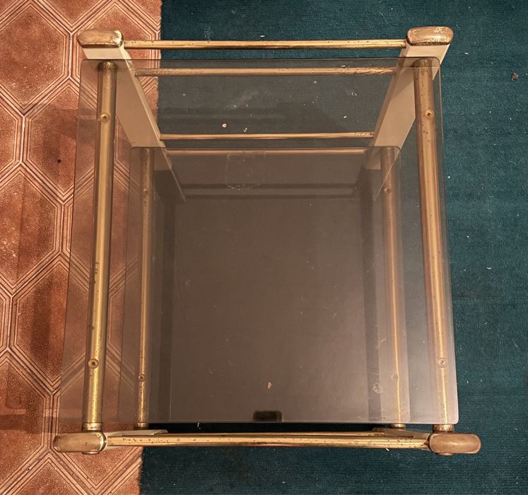 Mesa com tampos de Vidro