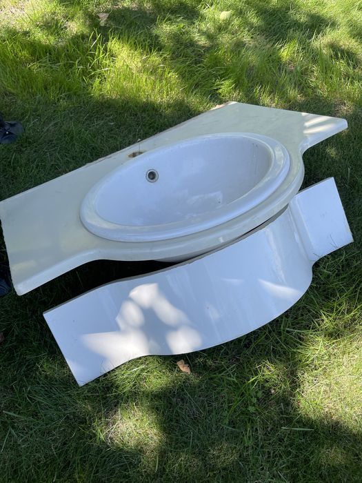 Мармурова стільниця з умивальником для ванної кімнати