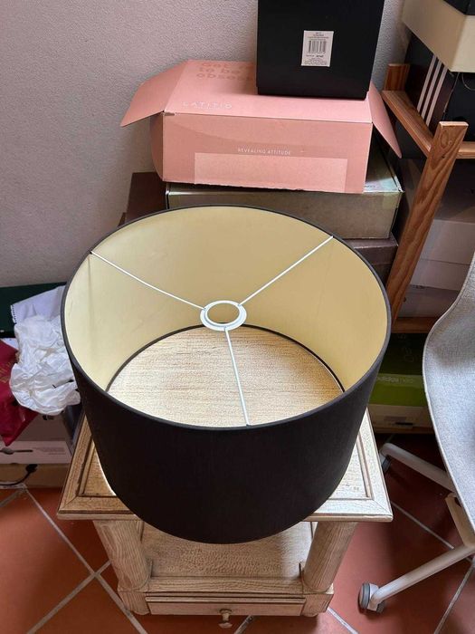 Abajur redondo castanho escuro