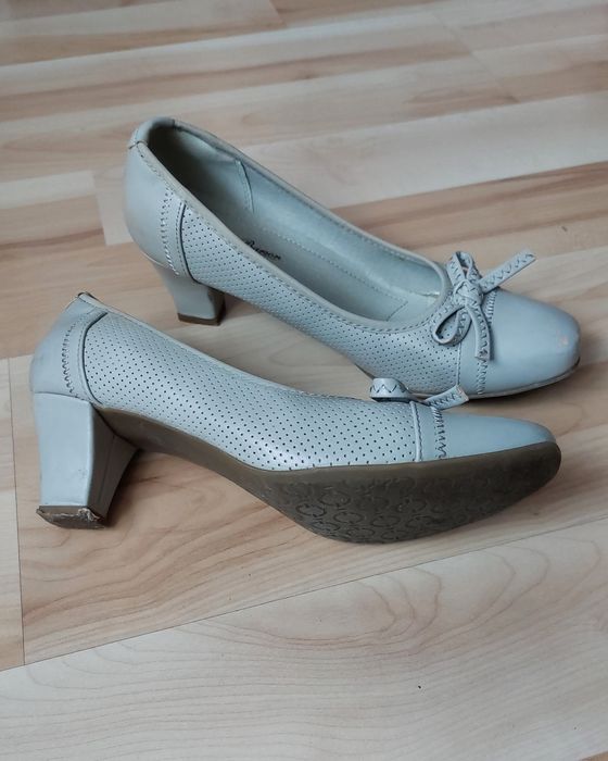 Buty na obcasie roz.38