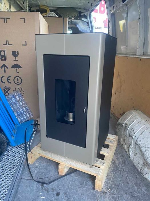 Piec z płaszczem wodnym na pellet Eva Calor Luisa 11kW czarny 20kg