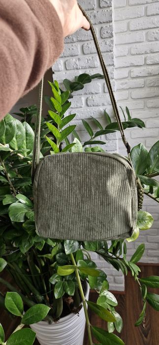 Маленька сумочка через плече з вельвету