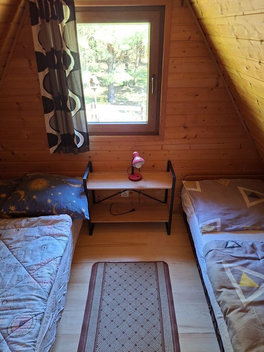 samodzielny domek przy lesie poza wsią