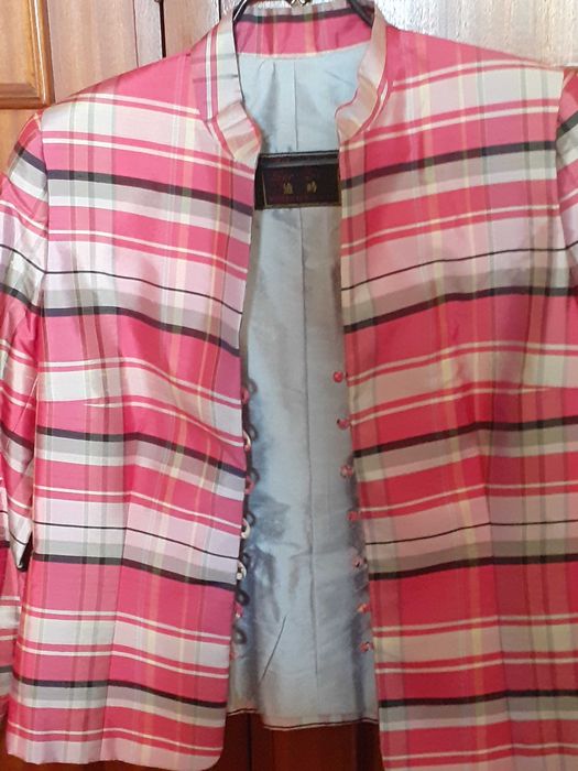 Casaco forrado e blusa em seda