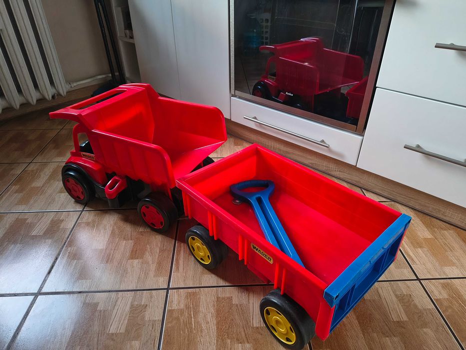 Auto z przyczepą gigant WADER