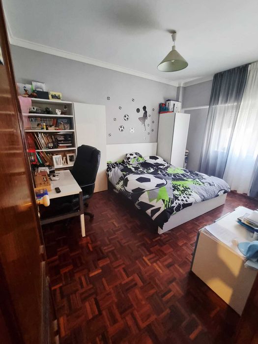 Apartamento T4 em Massamá + garagem box