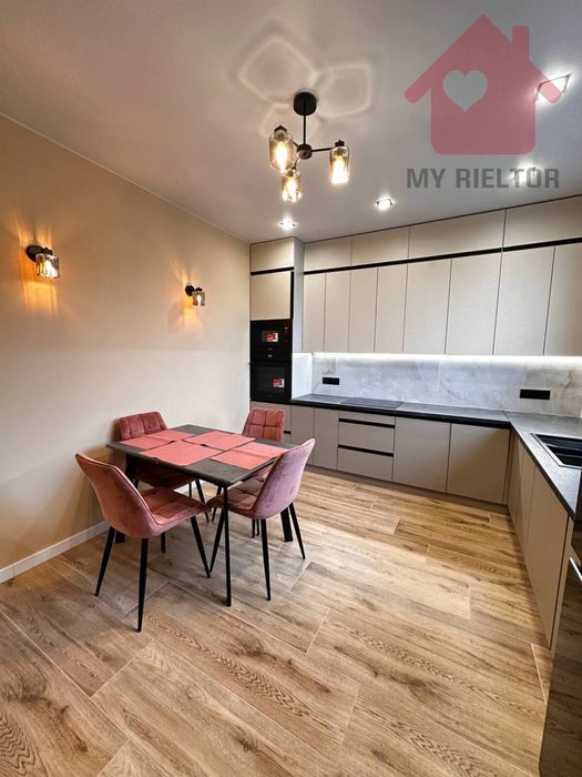 Продаж будинку у новому котеджному містечку!