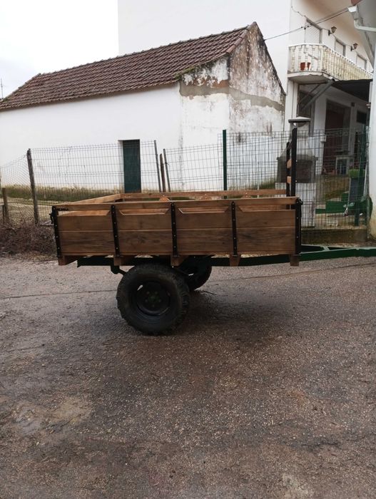 Reboque trator pequeno