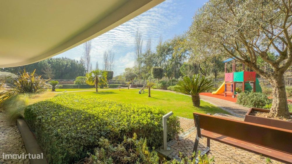 Luxuoso Apartamento T3 com 3 suítes e garagem box de Luxo no Condomíni