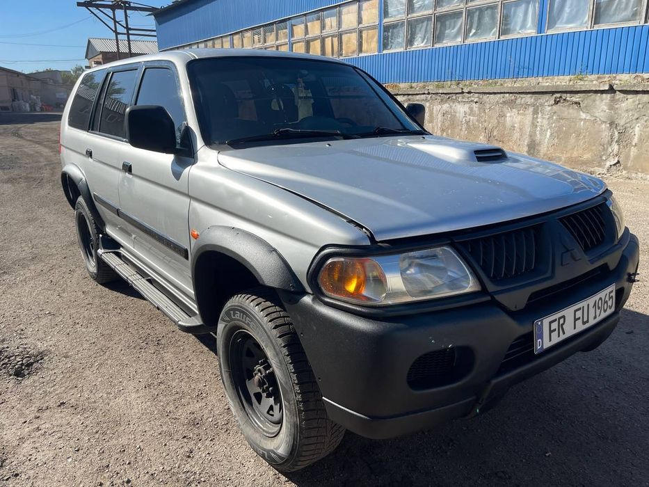 Mitsubishi Pajero Sport ( Містубісі Паджеро спорт) 2,5 дизель 2004 рік Повний привід 4Х4 Гарний позашляховик