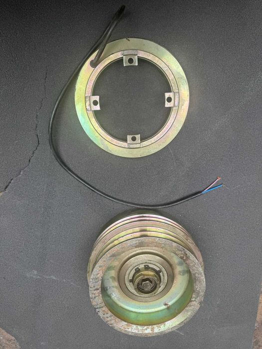 Sprzęgło elektromagnetyczne DY 0601 Ø220 mm 4 rowki – nieużywane