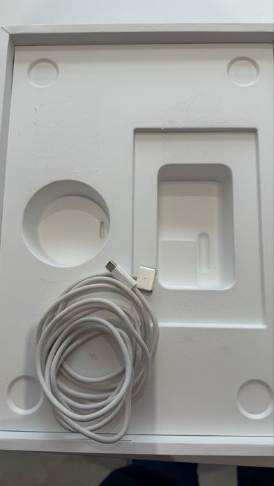 Macbook air m2 13.6 8/256 bardzo dobry stan, Pudełko + kabel + ładowarka