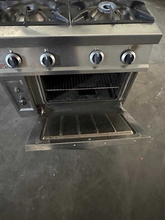 Fogão da Fagor,  de 4 queimadores com forno