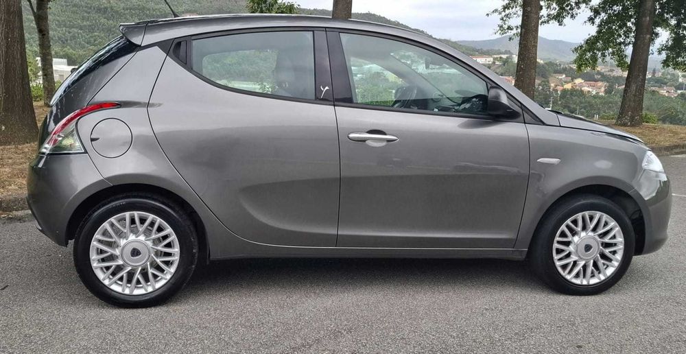 Lancia Ypsilon 1.2 S&S Gold Garantia Incluída
