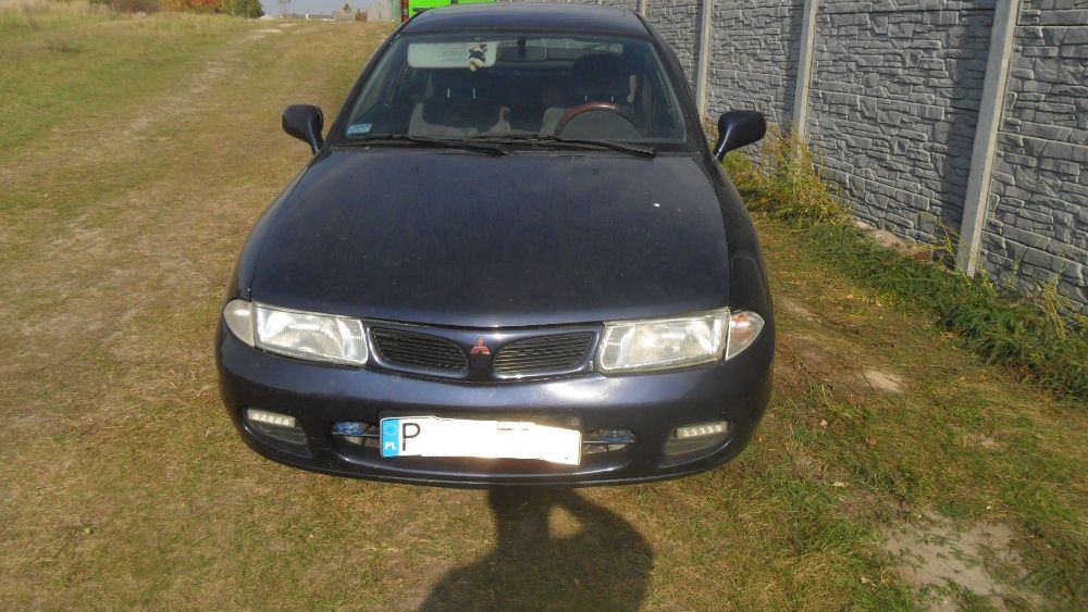 mitsubishi carisma 5 drzwi niebieski metalic 1.9 diesel 1997r