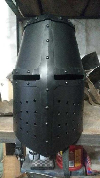 Шлем рыцарский Топфхелм..