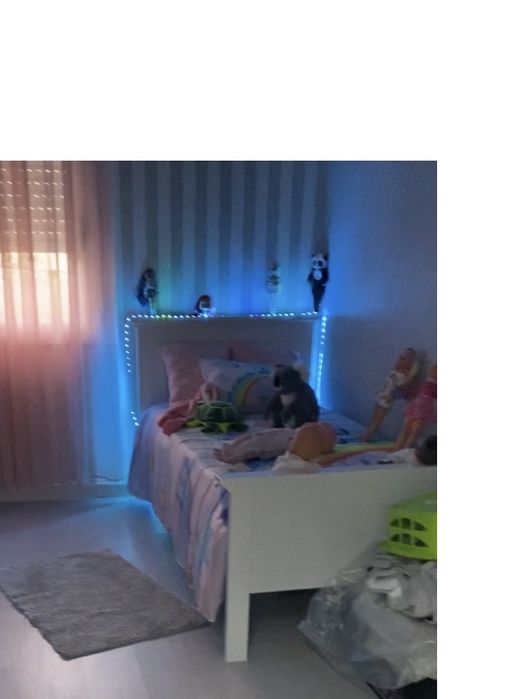 Vendo Cama de solteiro branca em muito bom estado