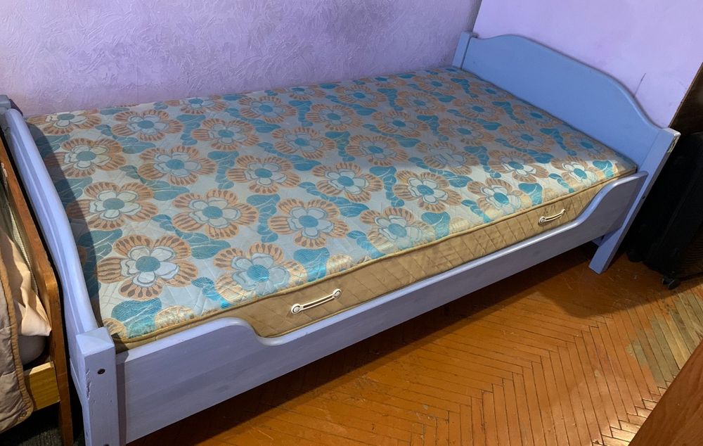 Ліжко з матрасом