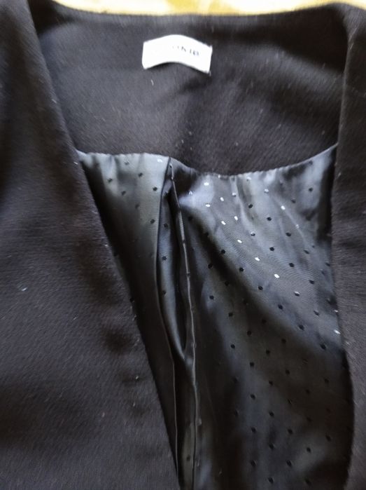 Blazer preto de jovem, em bom estad o