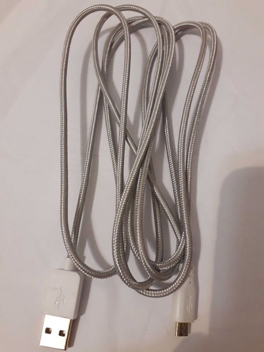 Cabos USB NOVOS 1m 2€ ou 2m  3€